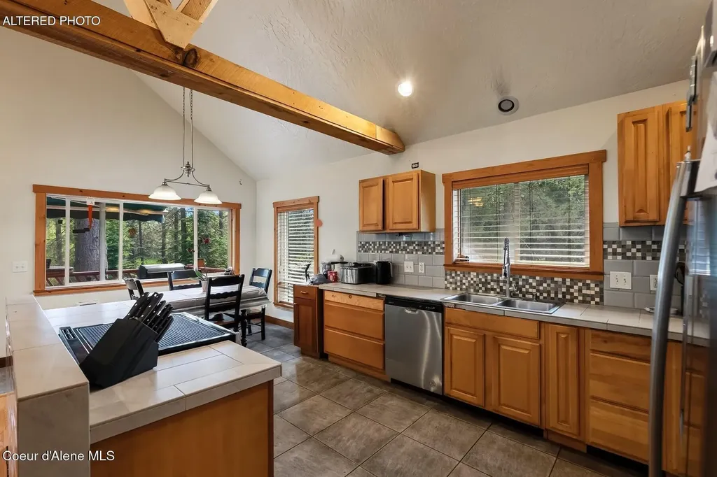 2206 Gypsy Bay Road Sagle ID 83860