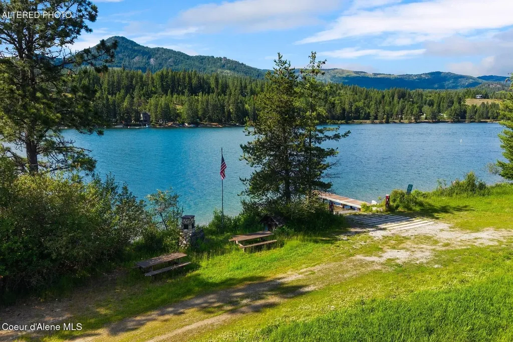 2206 Gypsy Bay Road Sagle ID 83860