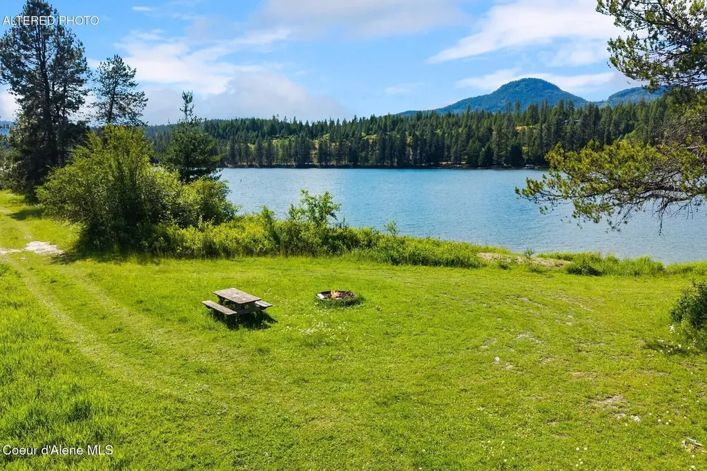 2206 Gypsy Bay Road Sagle ID 83860