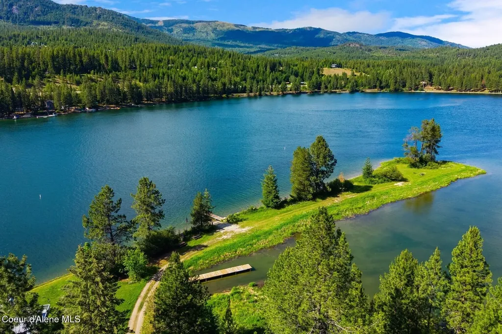 2206 Gypsy Bay Road Sagle ID 83860
