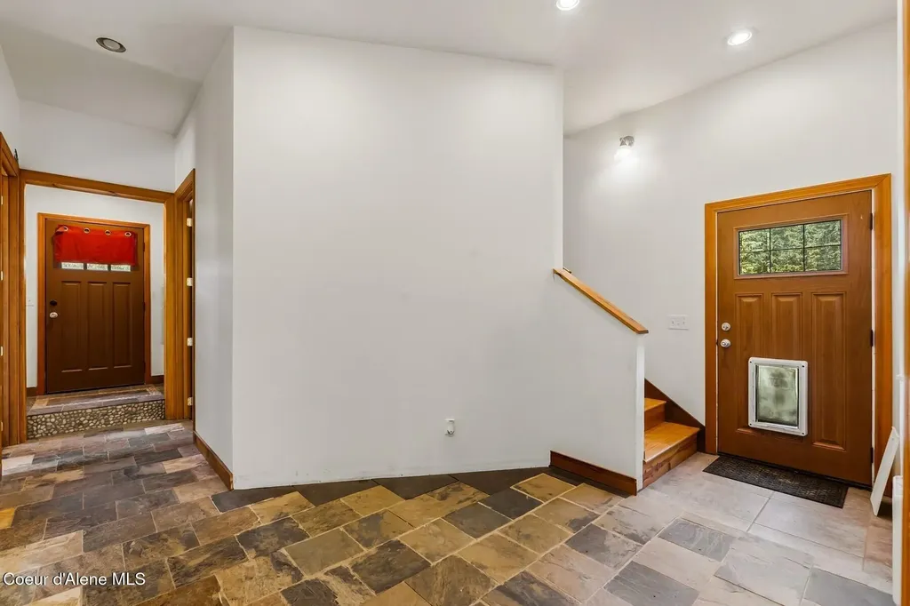 2206 Gypsy Bay Road Sagle ID 83860