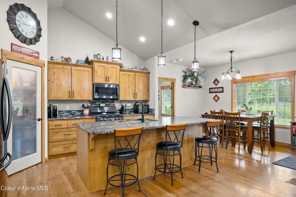 8436 E Snowy Lane Athol ID 83801