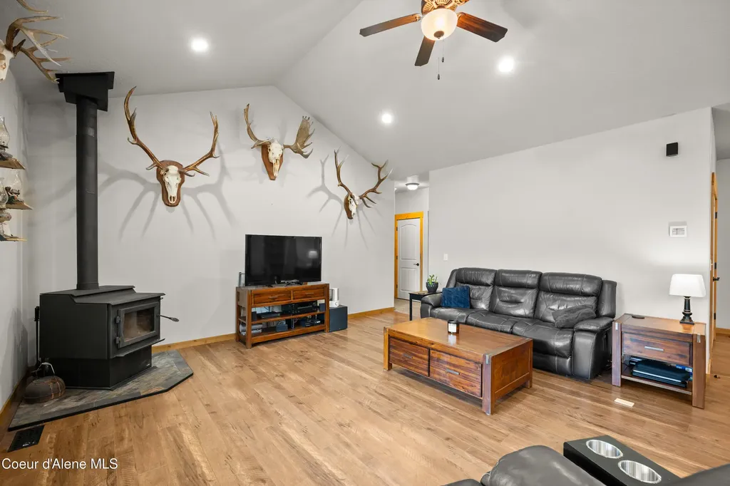 8436 E Snowy Lane Athol ID 83801