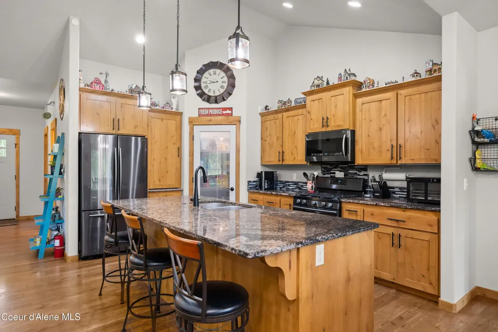 8436 E Snowy Lane Athol ID 83801