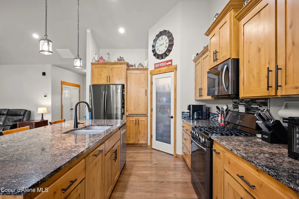 8436 E Snowy Lane Athol ID 83801