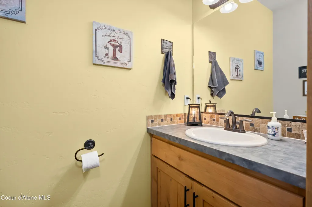 8436 E Snowy Lane Athol ID 83801