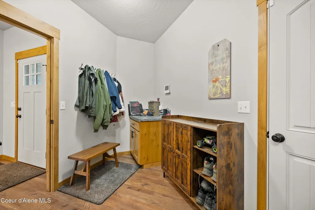 8436 E Snowy Lane Athol ID 83801