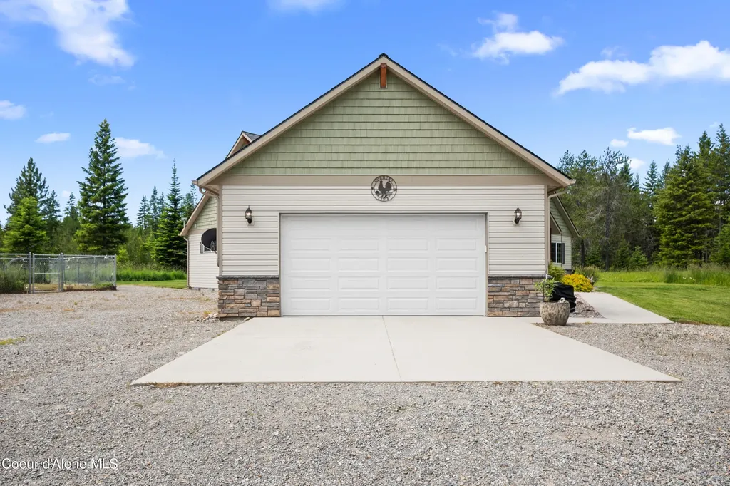 8436 E Snowy Lane Athol ID 83801