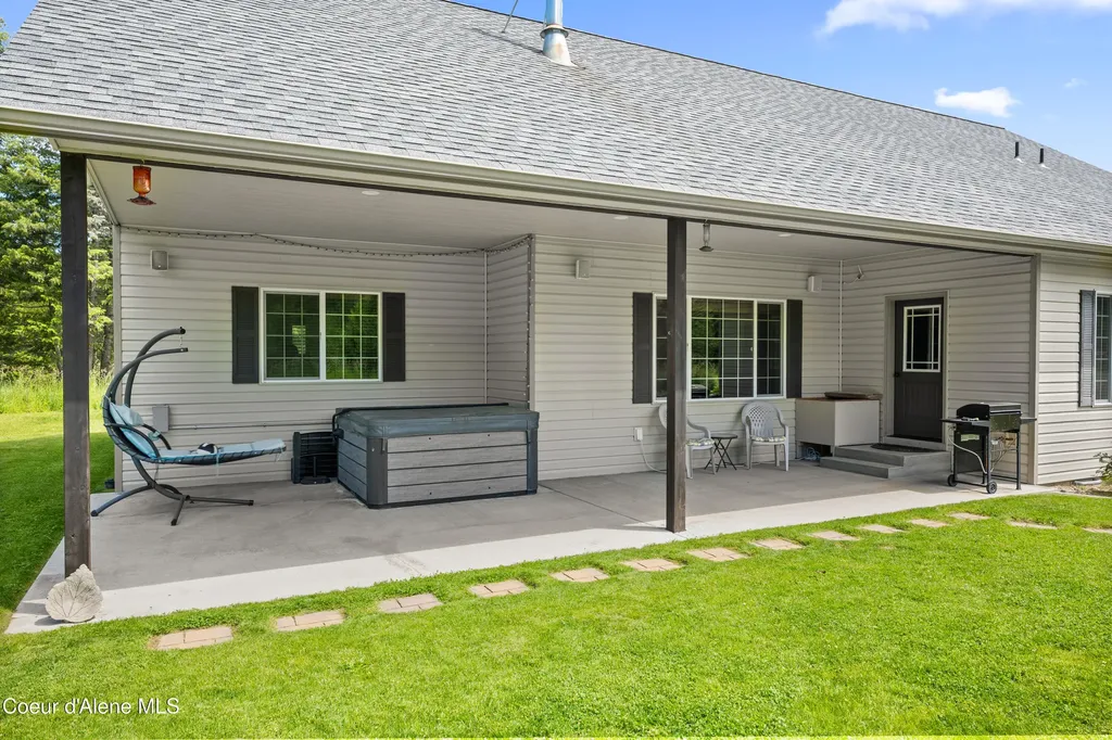 8436 E Snowy Lane Athol ID 83801
