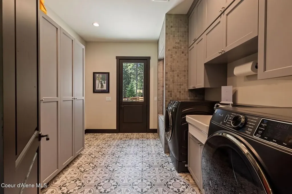 10875 S Skyview Road Harrison ID 83833