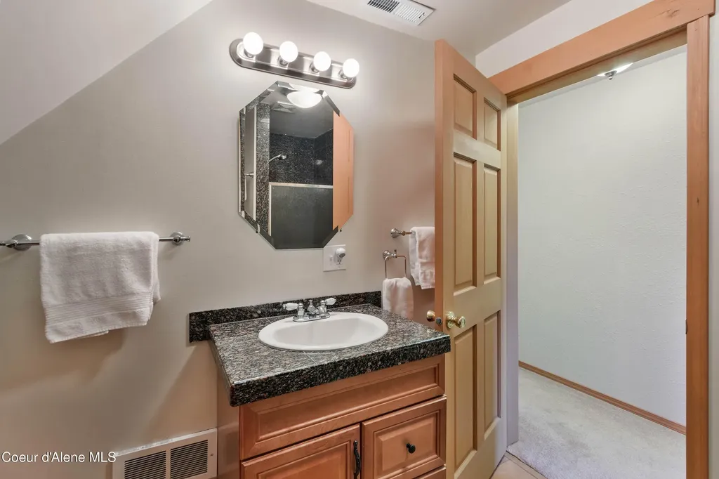 2385 Sunnyside Road Sandpoint ID 83864
