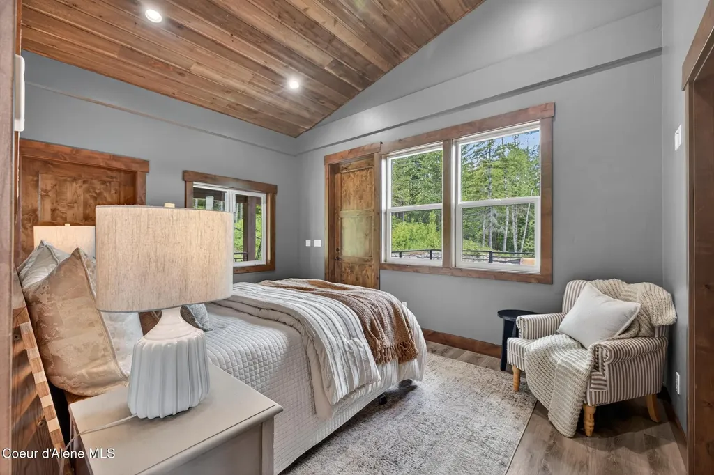2282 N North Center Valley Road Sandpoint ID 83864