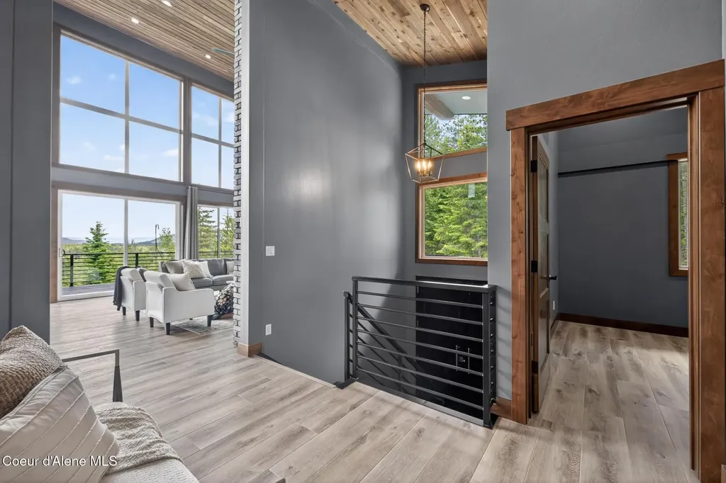 2282 N North Center Valley Road Sandpoint ID 83864