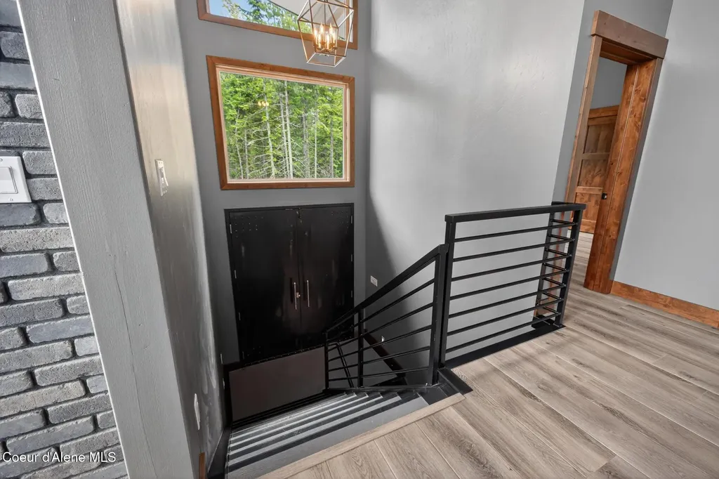 2282 N North Center Valley Road Sandpoint ID 83864