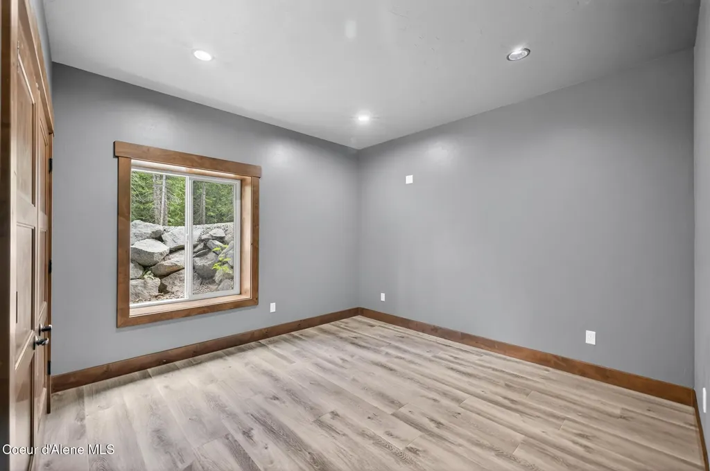 2282 N North Center Valley Road Sandpoint ID 83864