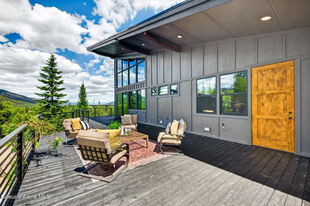 2282 N North Center Valley Road Sandpoint ID 83864