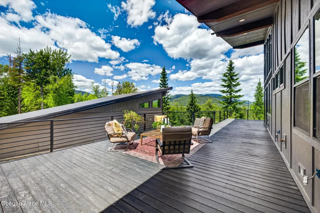 2282 N North Center Valley Road Sandpoint ID 83864