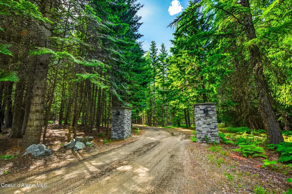 2282 N North Center Valley Road Sandpoint ID 83864