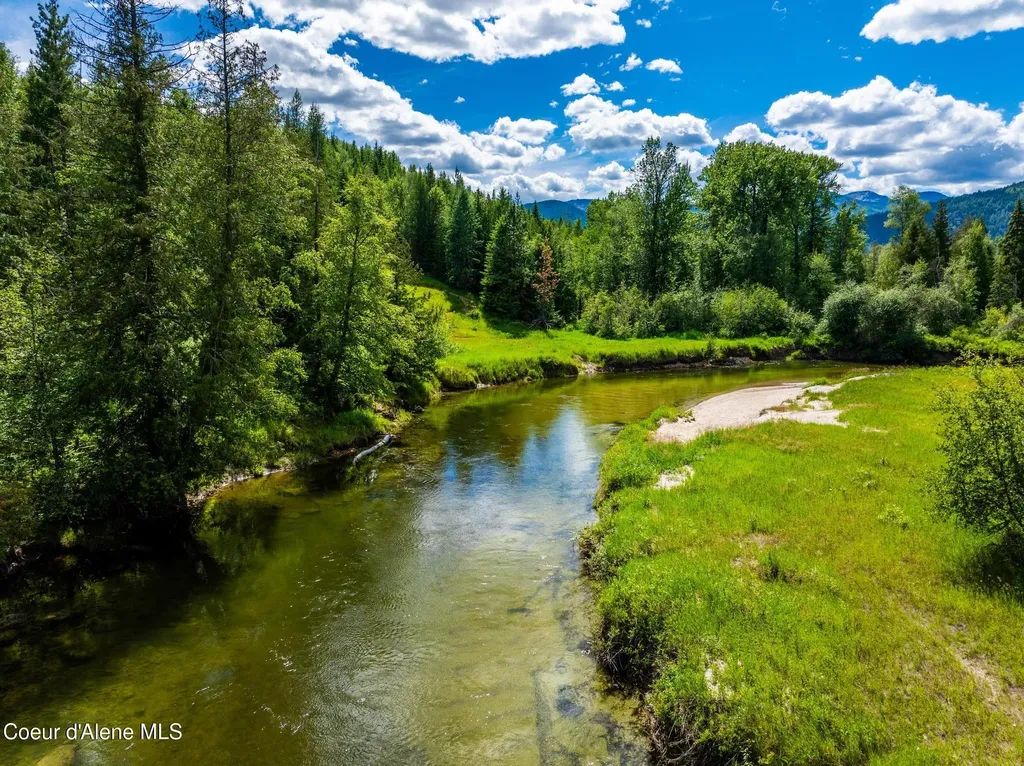 2282 N North Center Valley Road Sandpoint ID 83864
