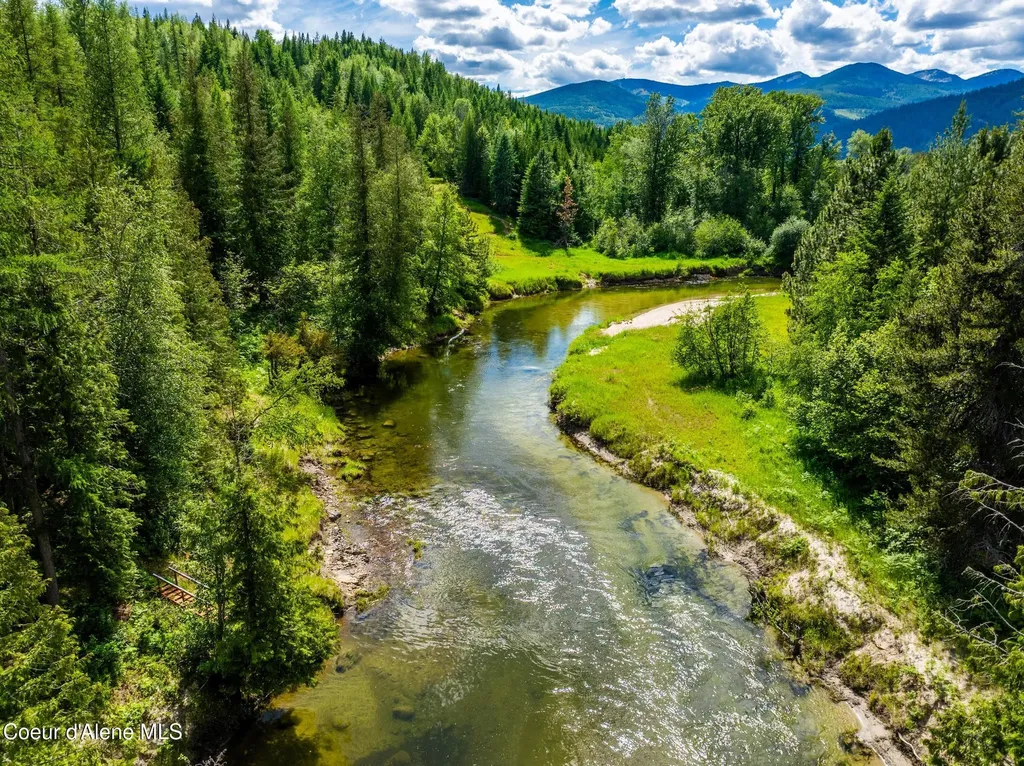 2282 N North Center Valley Road Sandpoint ID 83864