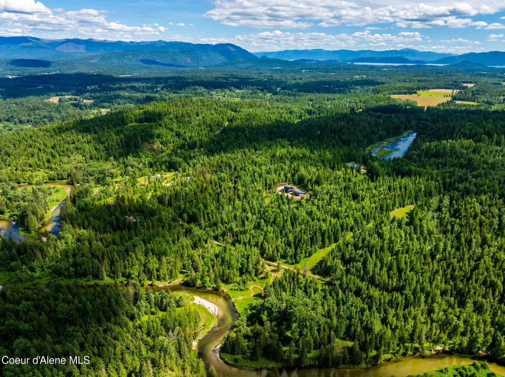 2282 N North Center Valley Road Sandpoint ID 83864