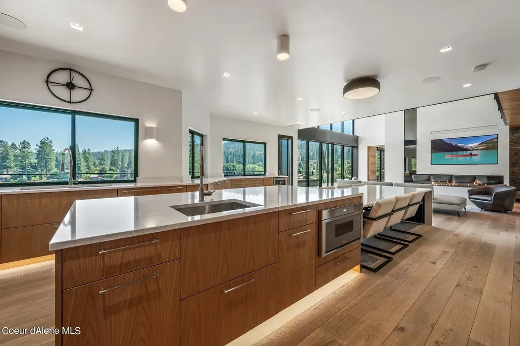 1014 S Riverside Harbor Drive Post Falls ID 83854