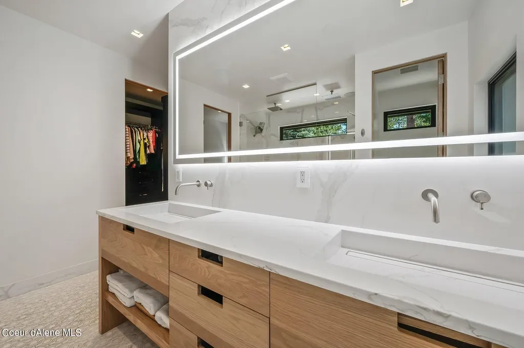 1014 S Riverside Harbor Drive Post Falls ID 83854