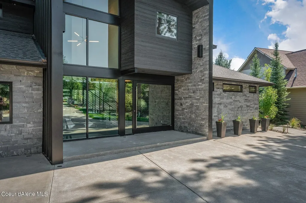 1014 S Riverside Harbor Drive Post Falls ID 83854