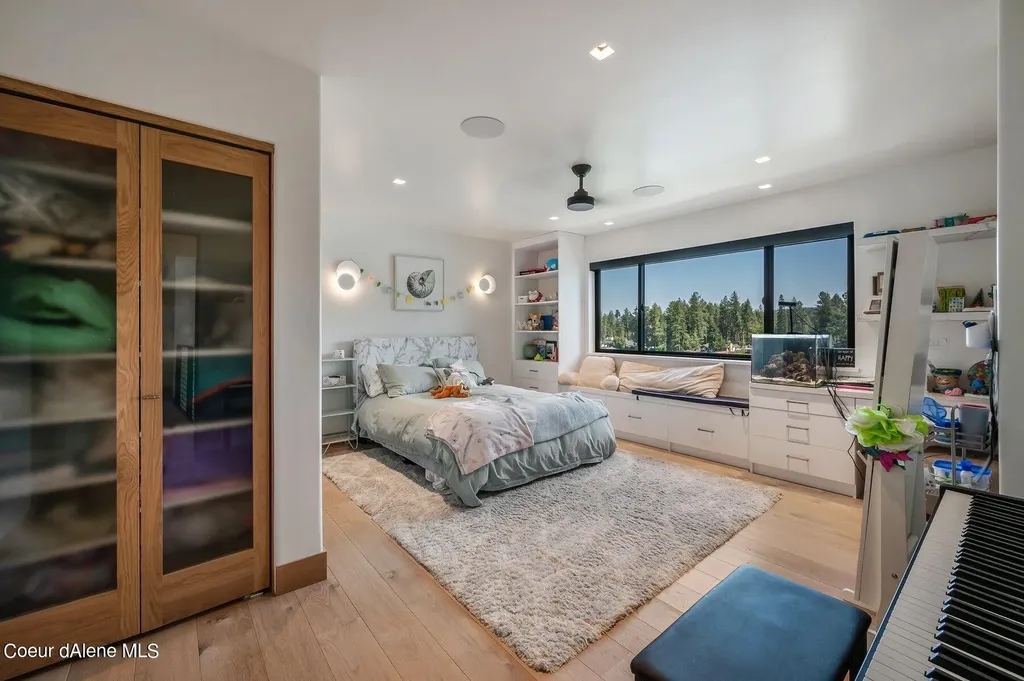 1014 S Riverside Harbor Drive Post Falls ID 83854