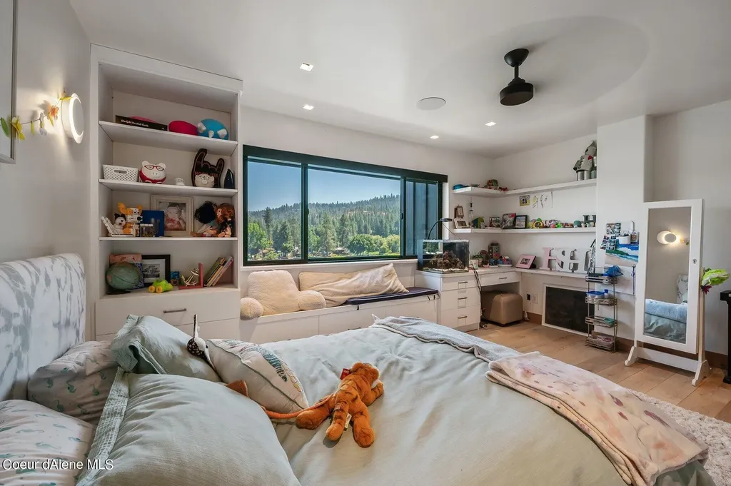 1014 S Riverside Harbor Drive Post Falls ID 83854