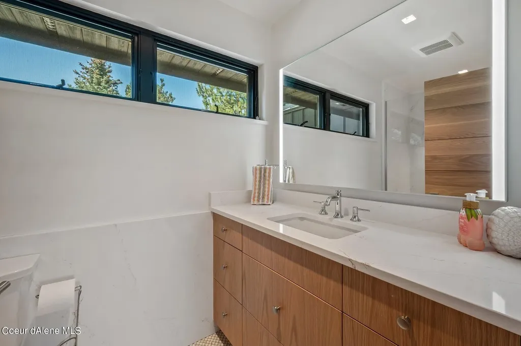 1014 S Riverside Harbor Drive Post Falls ID 83854