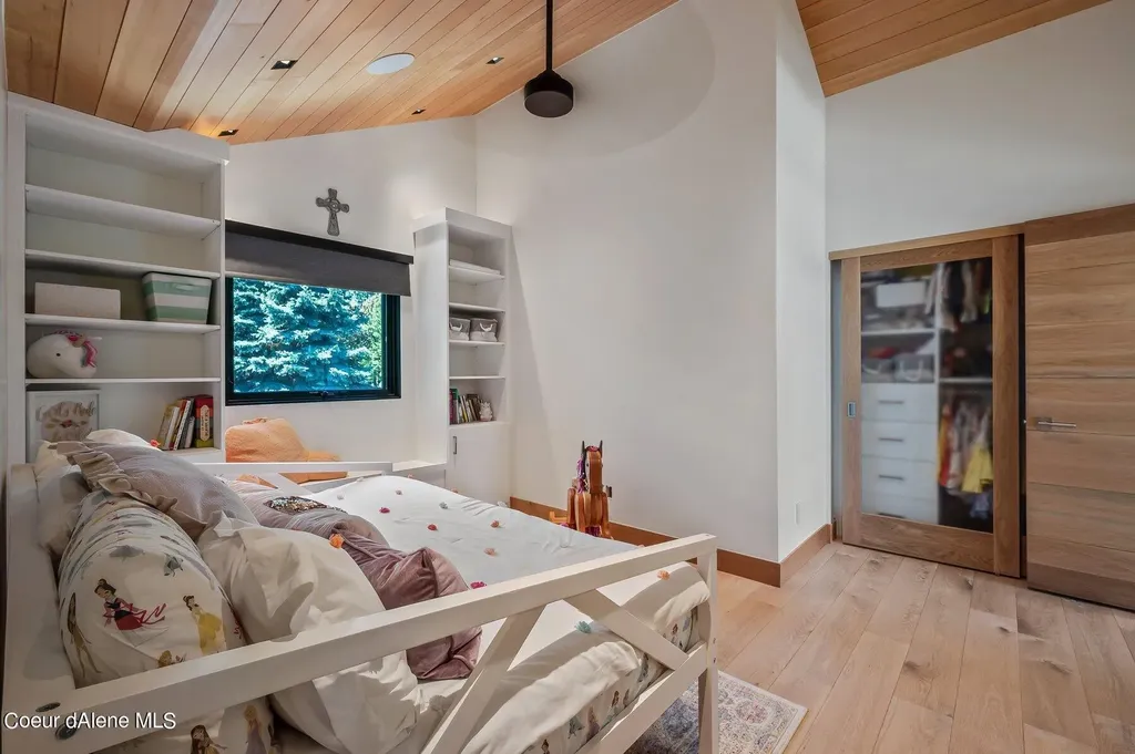 1014 S Riverside Harbor Drive Post Falls ID 83854