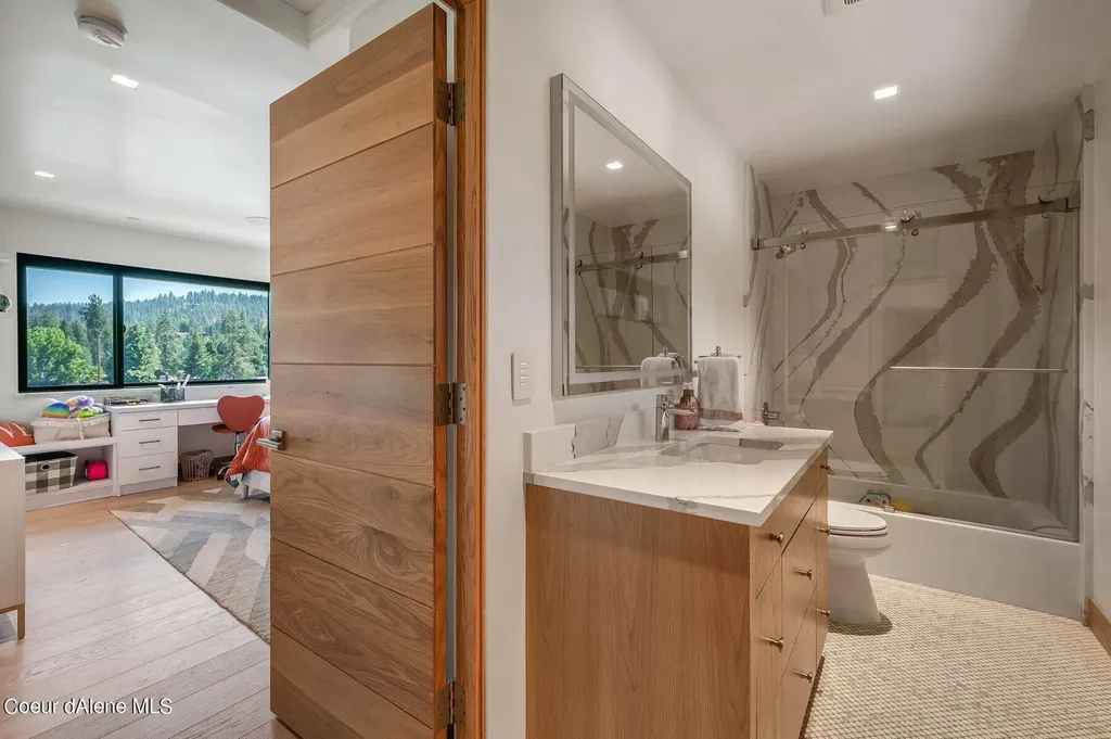 1014 S Riverside Harbor Drive Post Falls ID 83854
