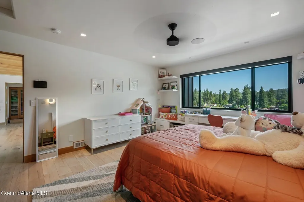 1014 S Riverside Harbor Drive Post Falls ID 83854