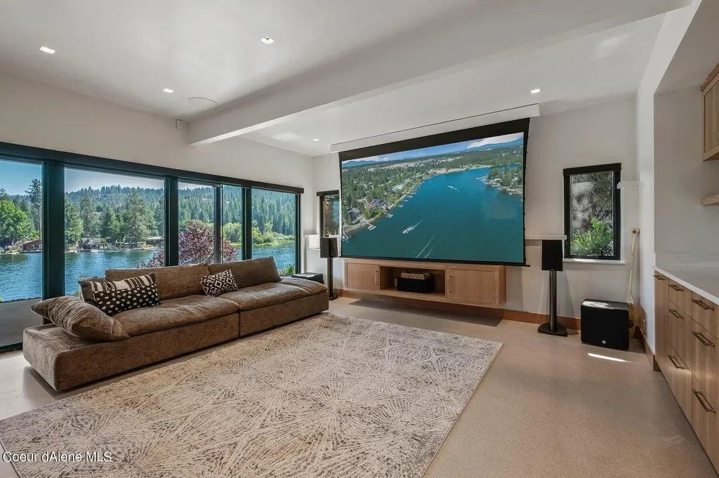 1014 S Riverside Harbor Drive Post Falls ID 83854