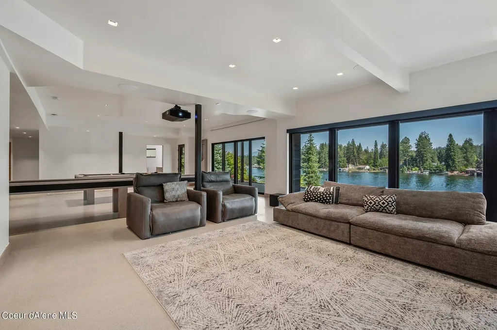 1014 S Riverside Harbor Drive Post Falls ID 83854