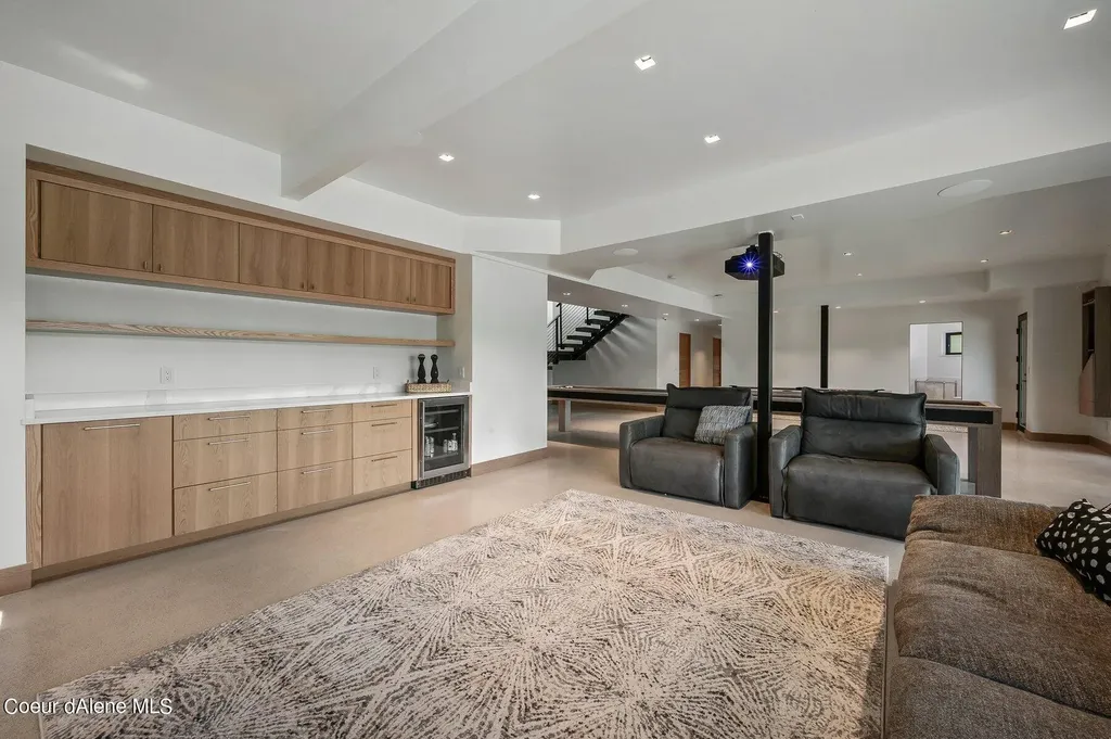 1014 S Riverside Harbor Drive Post Falls ID 83854