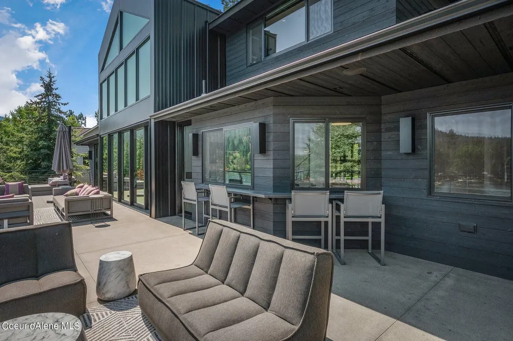1014 S Riverside Harbor Drive Post Falls ID 83854