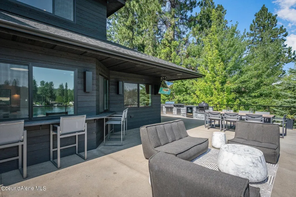 1014 S Riverside Harbor Drive Post Falls ID 83854