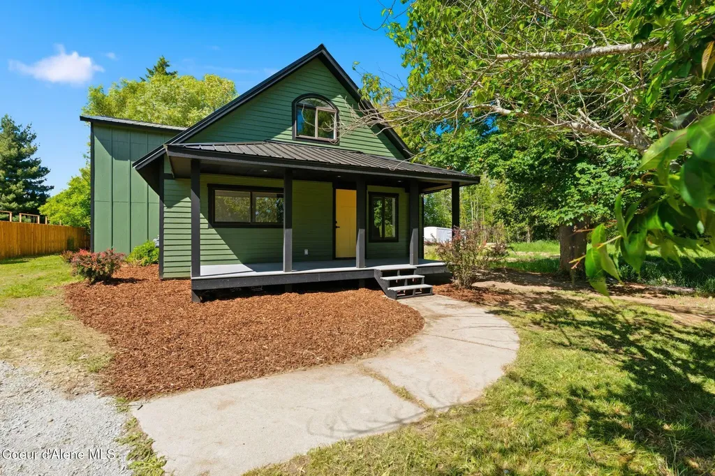 407 W Third Avenue Kootenai ID 83840