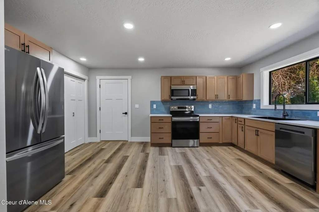 407 W Third Avenue Kootenai ID 83840