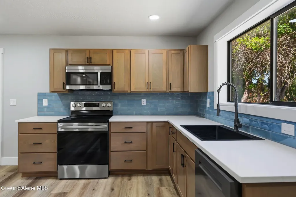 407 W Third Avenue Kootenai ID 83840