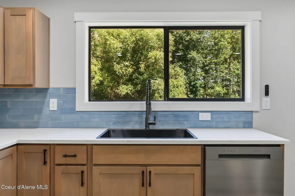 407 W Third Avenue Kootenai ID 83840