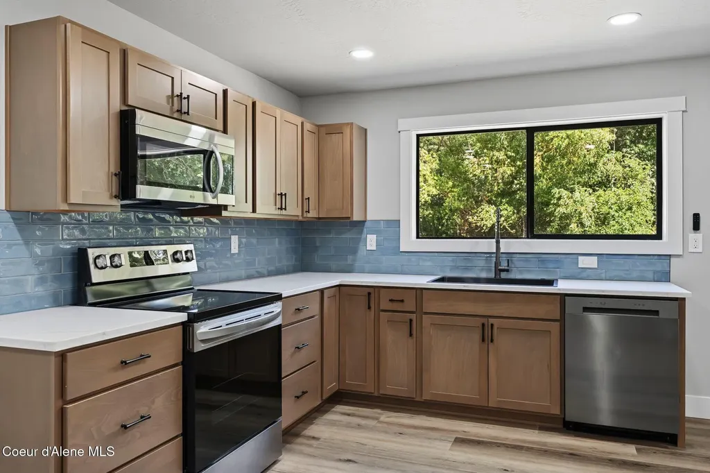 407 W Third Avenue Kootenai ID 83840