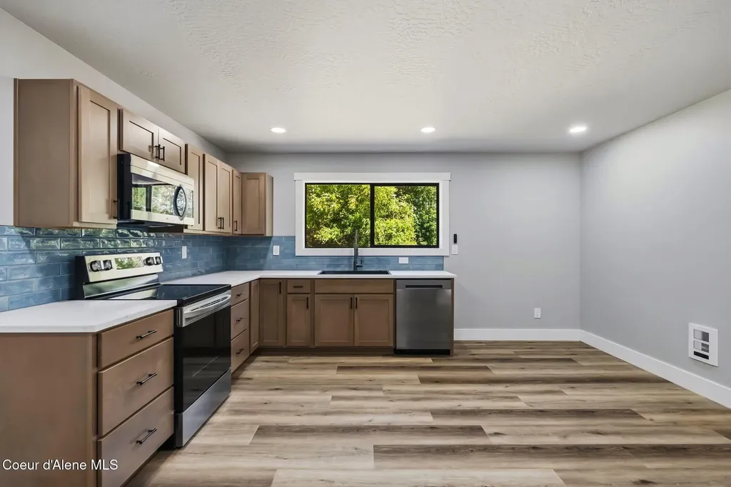 407 W Third Avenue Kootenai ID 83840