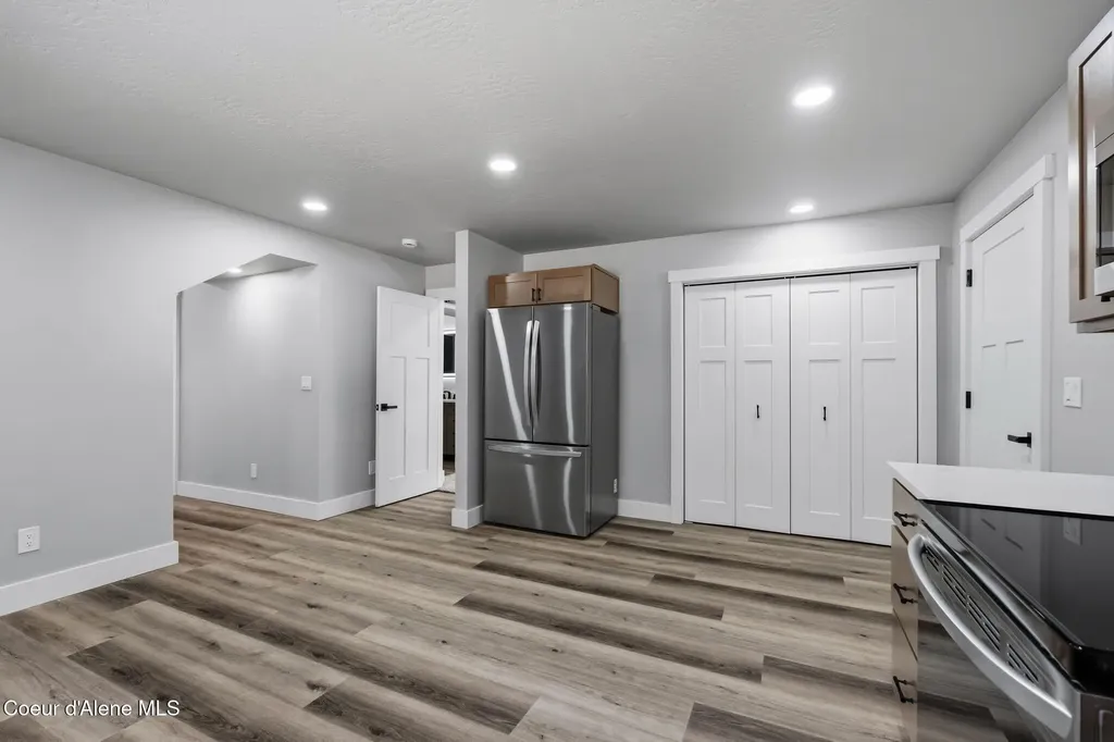 407 W Third Avenue Kootenai ID 83840