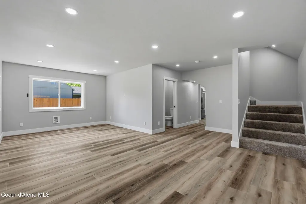 407 W Third Avenue Kootenai ID 83840