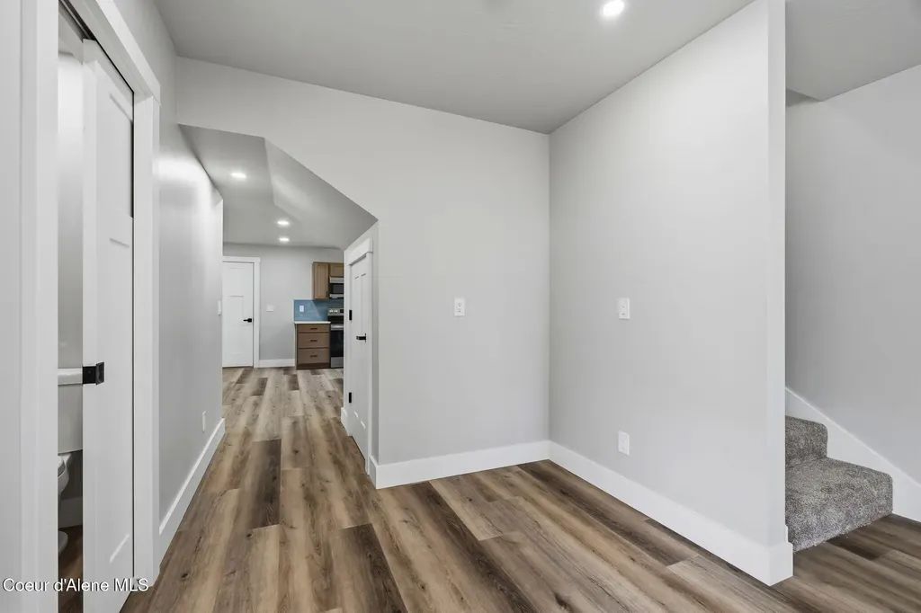 407 W Third Avenue Kootenai ID 83840