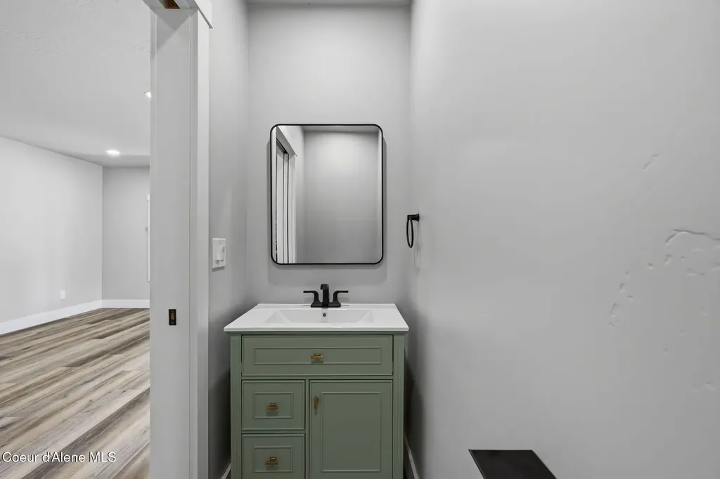 407 W Third Avenue Kootenai ID 83840