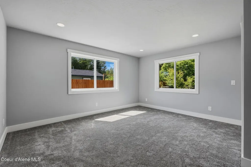 407 W Third Avenue Kootenai ID 83840